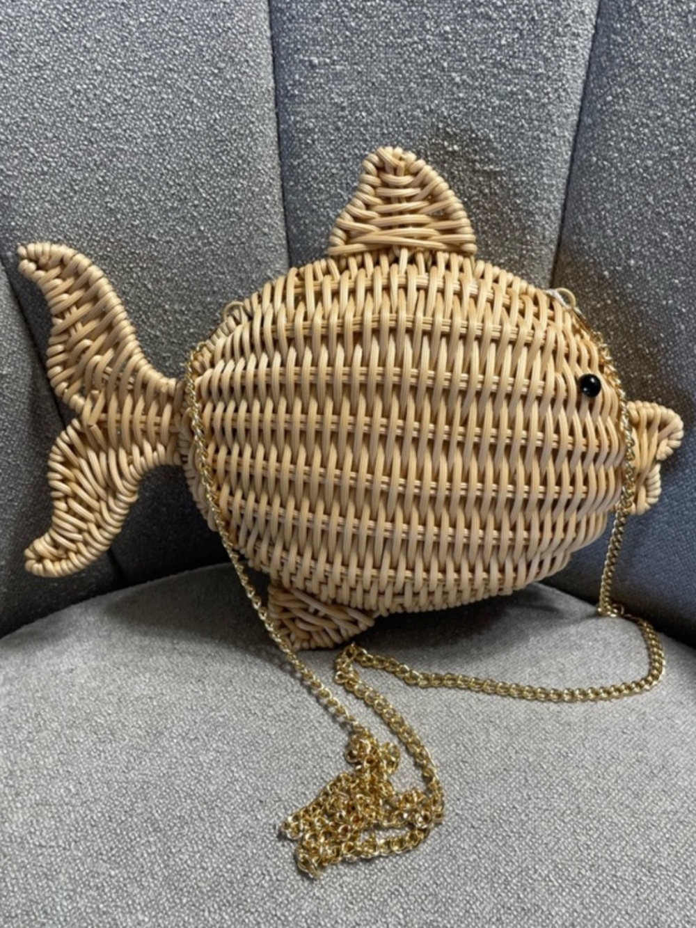 Tommy Bahama Woven Straw Fish Crossbody Bag - Picture 2 of 9